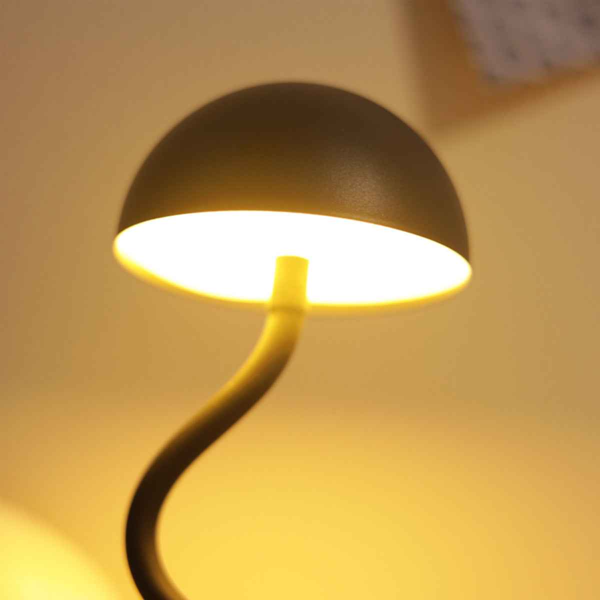 Rechargeable Mushroom Table Lamp - Elegant & Versatile Lighting
